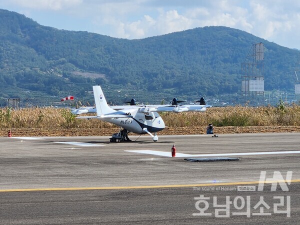 ▲활주로에 서있는 한국형 UAM '오파브'ⓒ호남의소리